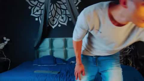 Snapshot of alessiovitale chatting on December 19, 12:12 pm Alessio online show from December 19, 12:12 pm