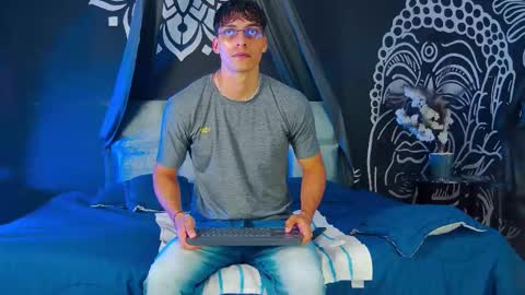 Snapshot of alessiovitale chatting on December 20, 12:01 pm Alessio online show from December 20, 12:01 pm