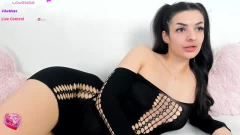 Snapshot of alessyaaa chatting on February 19, 9:28 am Ale online show from February 19, 9:28 am