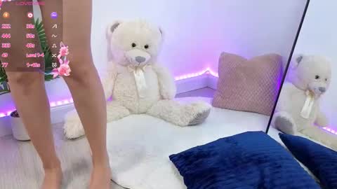 Snapshot of alessyaaa chatting on October 10, 10:31 pm Ale online show from October 10, 10:31 pm