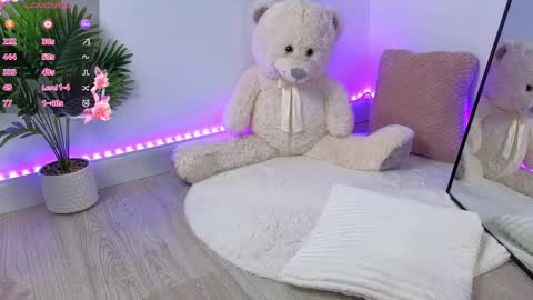 Snapshot of alessyaaa chatting on October 14, 9:43 am Ale online show from October 14, 9:43 am