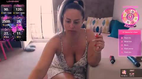 Snapshot of alesyadollblonde chatting on June 8, 7:09 am AlesyadollBlonde online show from June 8, 7:09 am