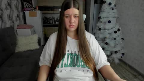 Snapshot of aletta_oushen chatting on December 22, 9:06 am Aletta Oushen online show from December 22, 9:06 am