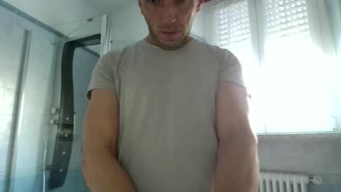 Snapshot of alex120475 chatting on January 7, 9:07 am alex120475 online show from January 7, 9:07 am