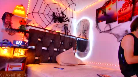 sneider online show from October 18, 8:31 pm