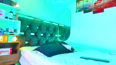 sneider online show from November 7, 9:04 pm