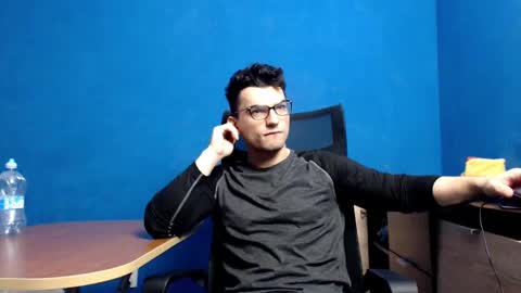 Snapshot of alex_blu chatting on December 2, 3:26 am Alex online show from December 2, 3:26 am