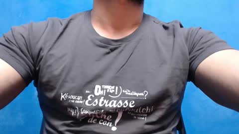 Snapshot of alex_blu chatting on October 19, 7:42 am Alex online show from October 19, 7:42 am