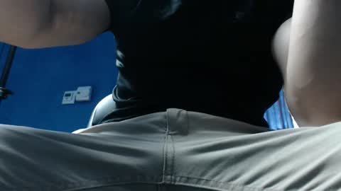 Snapshot of alex_blu chatting on December 18, 11:05 am Alex online show from December 18, 11:05 am