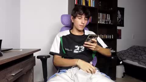 alex_connorr online show from November 2, 10:56 pm