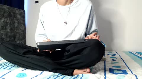 alex_mark_ online show from April 2, 2:04 pm