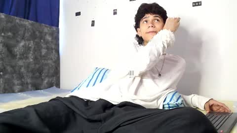Snapshot of alex_mark_ chatting on April 20, 8:10 pm alex_mark_ online show from April 20, 8:10 pm