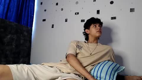 Snapshot of alex_mark_ chatting on May 6, 6:13 pm alex_mark_ online show from May 6, 6:13 pm