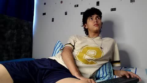 Snapshot of alex_mark_ chatting on May 7, 5:18 pm alex_mark_ online show from May 7, 5:18 pm