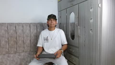 alex online show from April 4, 10:07 pm