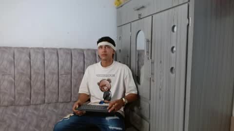 alex online show from April 17, 9:07 pm