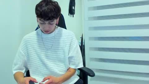 Snapshot of alex_poett chatting on January 30, 6:13 am Residente0xxx online show from January 30, 6:13 am