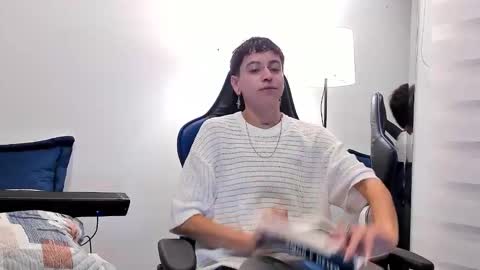 Snapshot of alex_poett chatting on February 26, 6:58 am Residente0xxx online show from February 26, 6:58 am