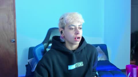 Snapshot of alex_poett chatting on November 15, 12:13 pm Residente0xxx online show from November 15, 12:13 pm