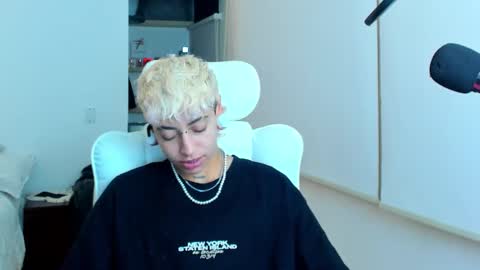 Snapshot of alex_poett chatting on November 27, 6:04 am Residente0xxx online show from November 27, 6:04 am