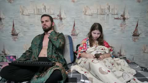 Snapshot of alex_sarah_sex chatting on October 28, 9:17 pm Alex and Sarah online show from October 28, 9:17 pm