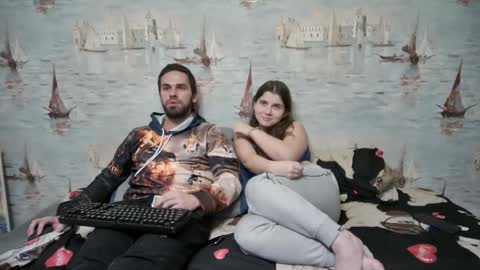 Snapshot of alex_sarah_sex chatting on November 7, 8:42 pm Alex and Sarah online show from November 7, 8:42 pm