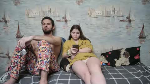 Snapshot of alex_sarah_sex chatting on November 16, 12:49 am Alex and Sarah online show from November 16, 12:49 am