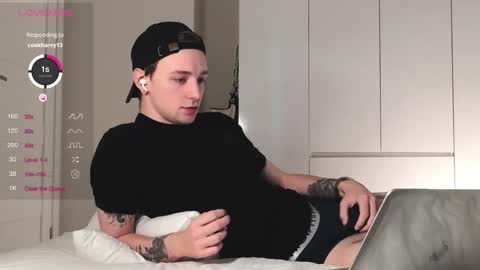 alex_schafer online show from December 19, 8:43 am