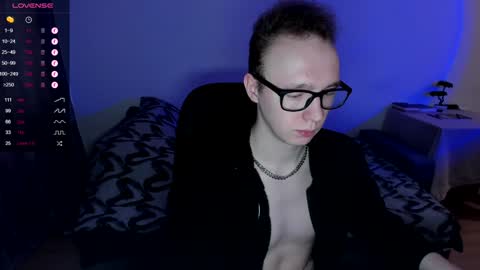 Snapshot of alex_silent chatting on December 8, 11:03 am alex_silent online show from December 8, 11:03 am