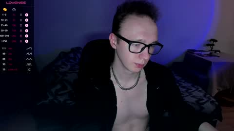 Snapshot of alex_silent chatting on December 11, 2:11 pm alex_silent online show from December 11, 2:11 pm