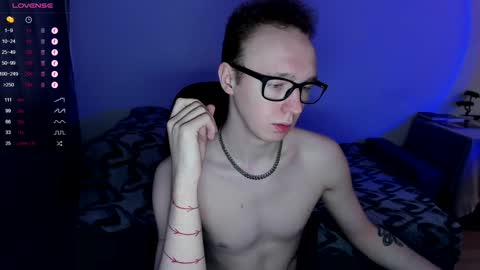Snapshot of alex_silent chatting on December 15, 11:01 am alex_silent online show from December 15, 11:01 am