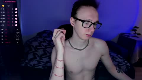 Snapshot of alex_silent chatting on December 20, 11:00 am alex_silent online show from December 20, 11:00 am