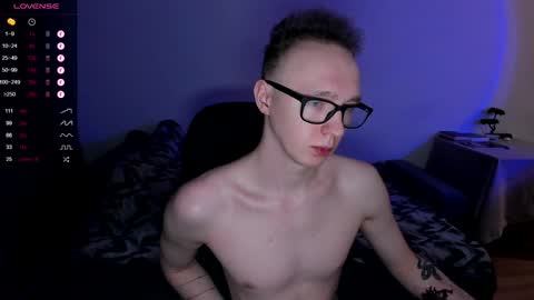 Snapshot of alex_silent chatting on December 23, 2:28 pm alex_silent online show from December 23, 2:28 pm