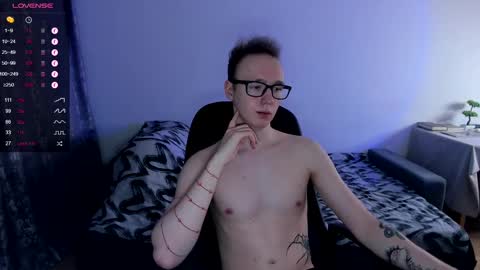 Snapshot of alex_silent chatting on February 11, 1:51 pm alex_silent online show from February 11, 1:51 pm