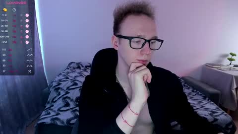 Snapshot of alex_silent chatting on February 20, 10:05 am alex_silent online show from February 20, 10:05 am