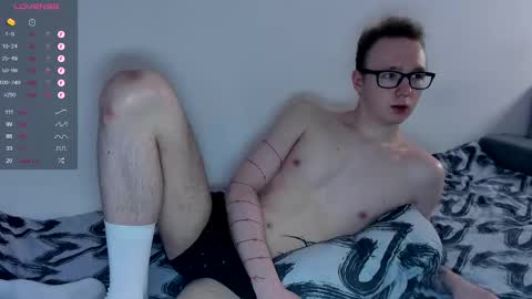 Snapshot of alex_silent chatting on February 25, 1:06 pm alex_silent online show from February 25, 1:06 pm