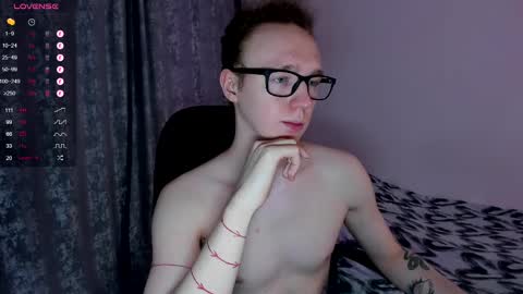 Snapshot of alex_silent chatting on March 1, 4:11 pm alex_silent online show from March 1, 4:11 pm