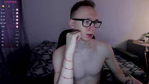 Snapshot of alex_silent chatting on March 3, 1:09 pm alex_silent online show from March 3, 1:09 pm