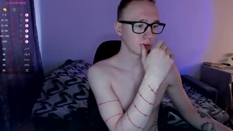 Snapshot of alex_silent chatting on March 7, 1:07 pm alex_silent online show from March 7, 1:07 pm