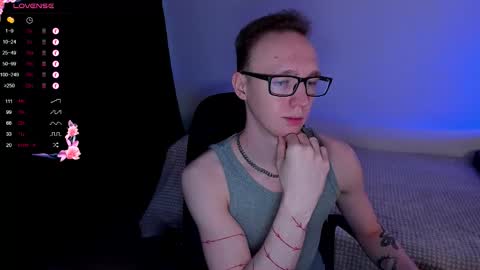 Snapshot of alex_silent chatting on September 20, 1:01 pm alex_silent online show from September 20, 1:01 pm