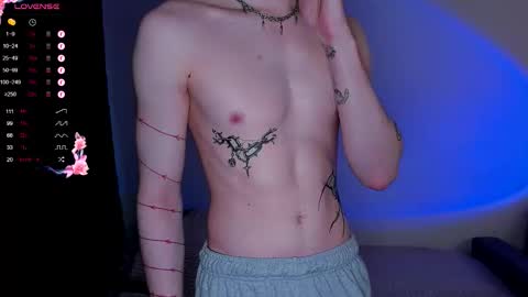 Snapshot of alex_silent chatting on September 24, 1:47 pm alex_silent online show from September 24, 1:47 pm