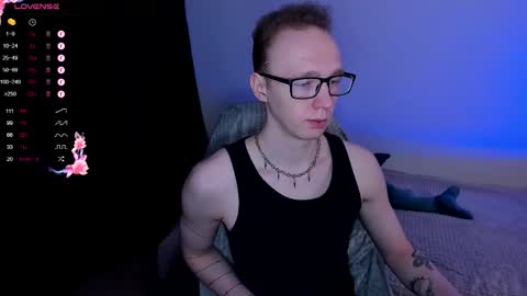 Snapshot of alex_silent chatting on October 6, 1:41 pm alex_silent online show from October 6, 1:41 pm