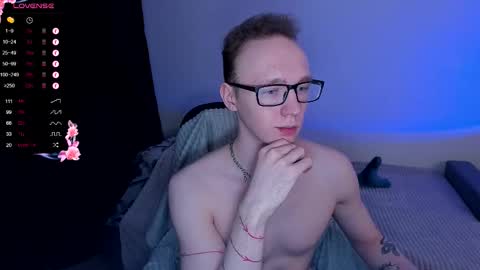Snapshot of alex_silent chatting on October 8, 2:25 pm alex_silent online show from October 8, 2:25 pm