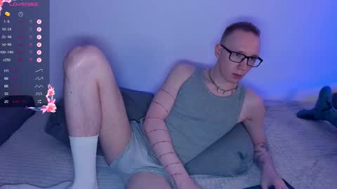Snapshot of alex_silent chatting on October 12, 1:21 pm alex_silent online show from October 12, 1:21 pm