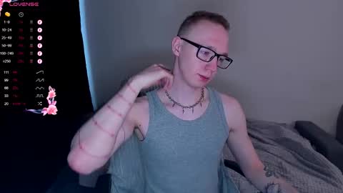 Snapshot of alex_silent chatting on October 13, 11:10 am alex_silent online show from October 13, 11:10 am