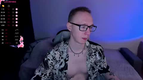 Snapshot of alex_silent chatting on October 15, 1:00 pm alex_silent online show from October 15, 1:00 pm