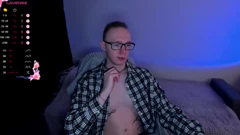 Snapshot of alex_silent chatting on October 16, 11:22 am alex_silent online show from October 16, 11:22 am
