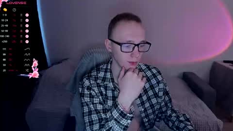 Snapshot of alex_silent chatting on October 17, 10:29 am alex_silent online show from October 17, 10:29 am
