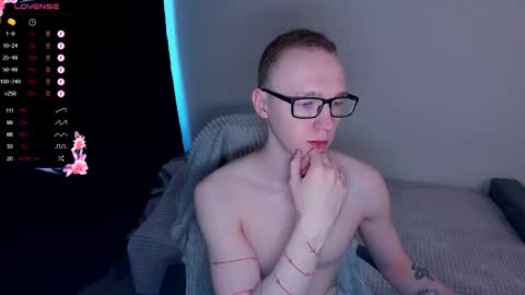Snapshot of alex_silent chatting on October 18, 10:05 am alex_silent online show from October 18, 10:05 am