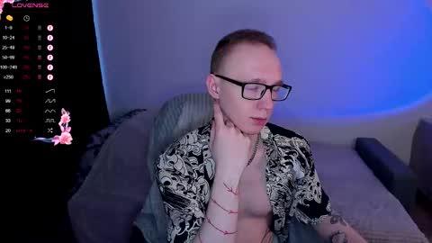 Snapshot of alex_silent chatting on October 19, 11:55 am alex_silent online show from October 19, 11:55 am